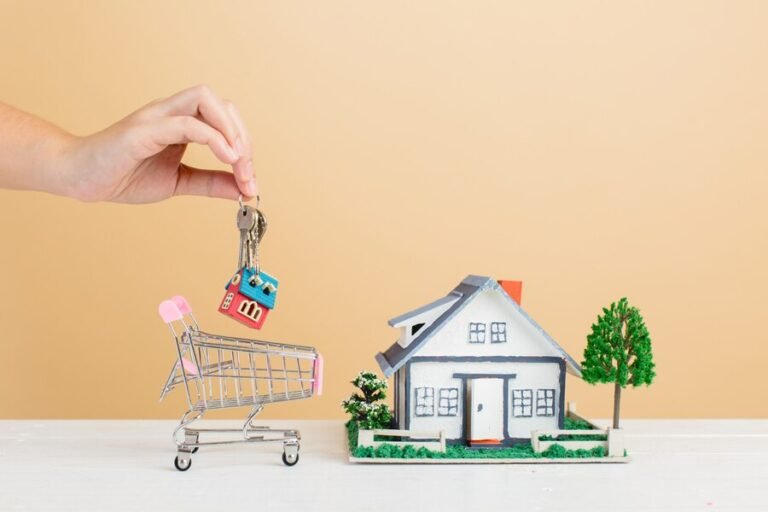 property-market-with-house-mini-house-shopping-cart_1150-17827